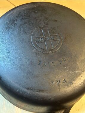 Griswold Cast Iron Skillet - Classic Black Finish